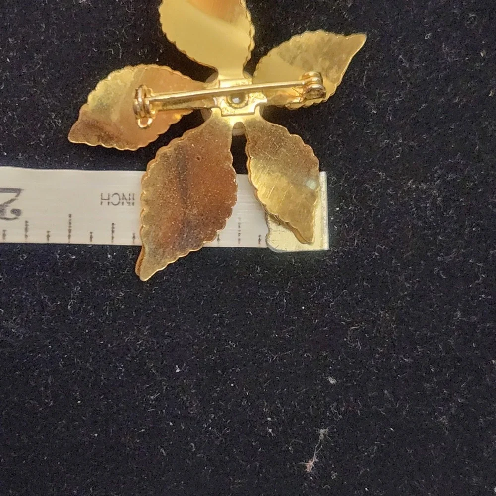 Vintage Gold Tone Textured Flower Brooch Faux Pearl Center Floral Pin H69